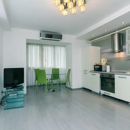 Alex Apartments On Lva Tolstogo Kyiv Exterior photo