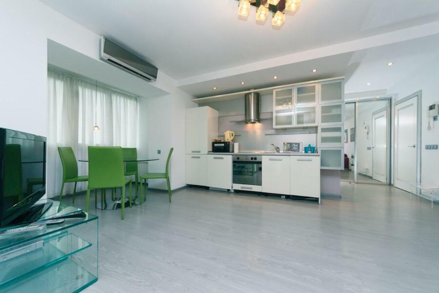 Apartment Alex On Lva Tolstogo